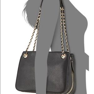 Gold chain shoulder black bag